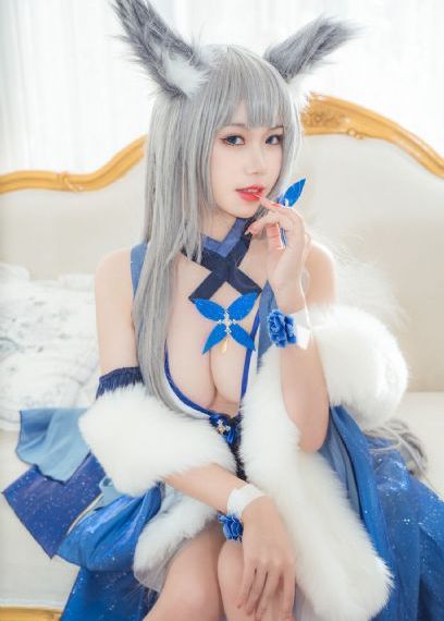 千仞雪吞吐着男人的性器_4K在线观看